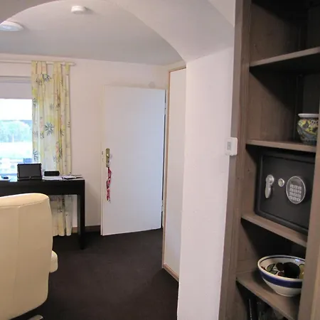 Hugo37 Am Bergpark Apartamento *